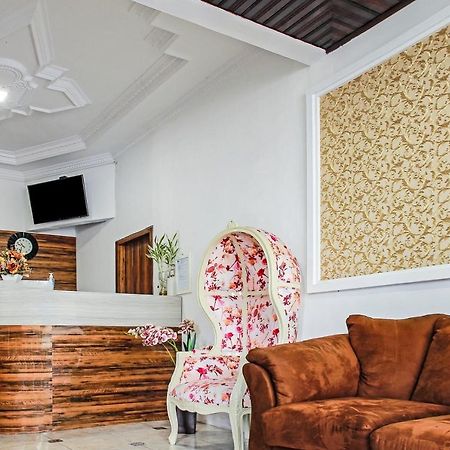 Oyo 90221 Makarim Guest House Syariah Pangkalanbuun Eksteriør bilde