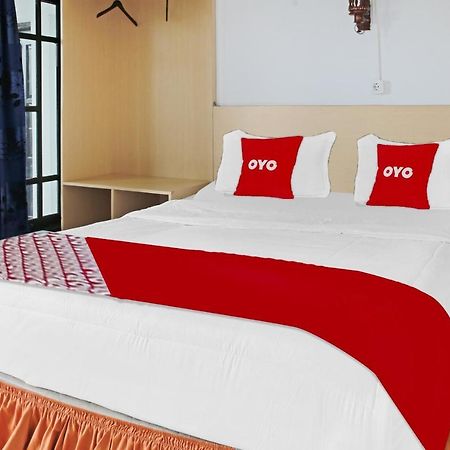 Oyo 90221 Makarim Guest House Syariah Pangkalanbuun Eksteriør bilde