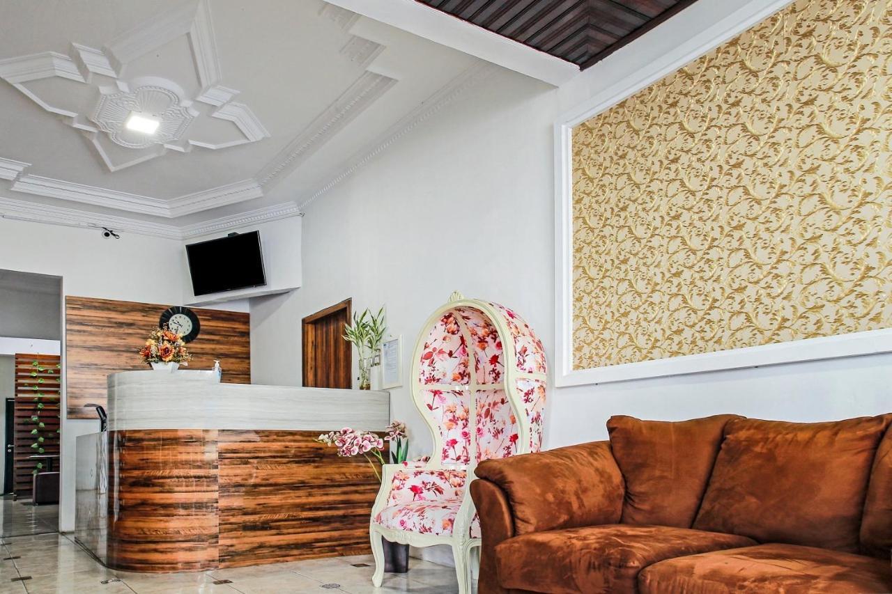 Oyo 90221 Makarim Guest House Syariah Pangkalanbuun Eksteriør bilde