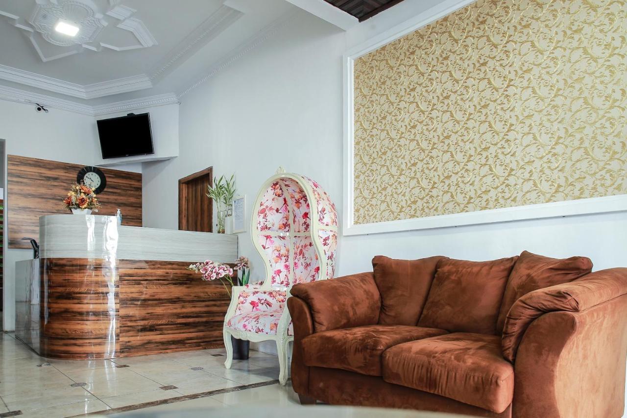 Oyo 90221 Makarim Guest House Syariah Pangkalanbuun Eksteriør bilde