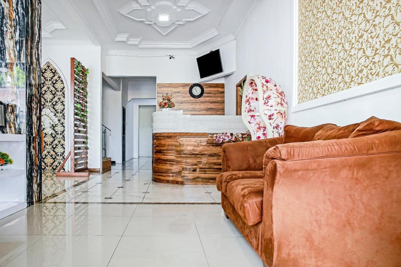 Oyo 90221 Makarim Guest House Syariah Pangkalanbuun Eksteriør bilde