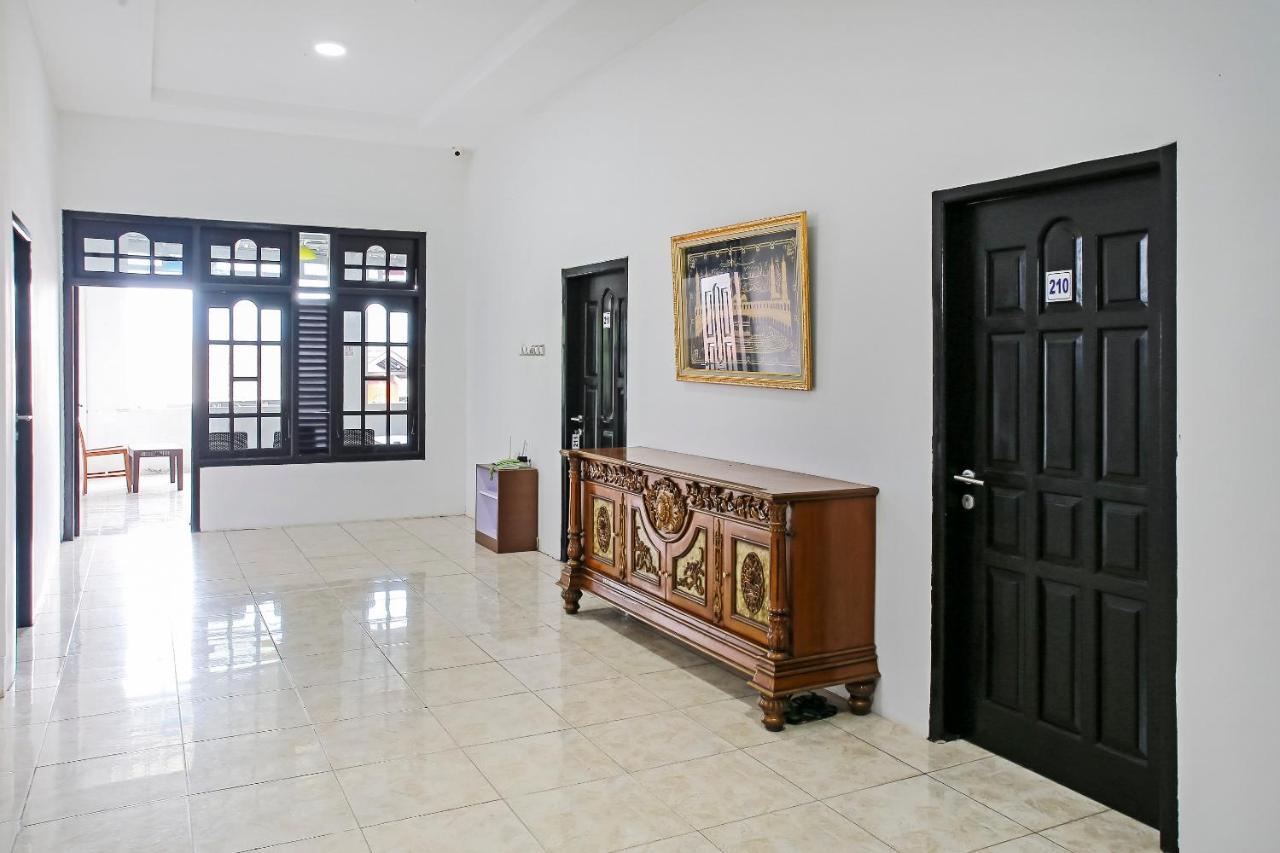 Oyo 90221 Makarim Guest House Syariah Pangkalanbuun Eksteriør bilde