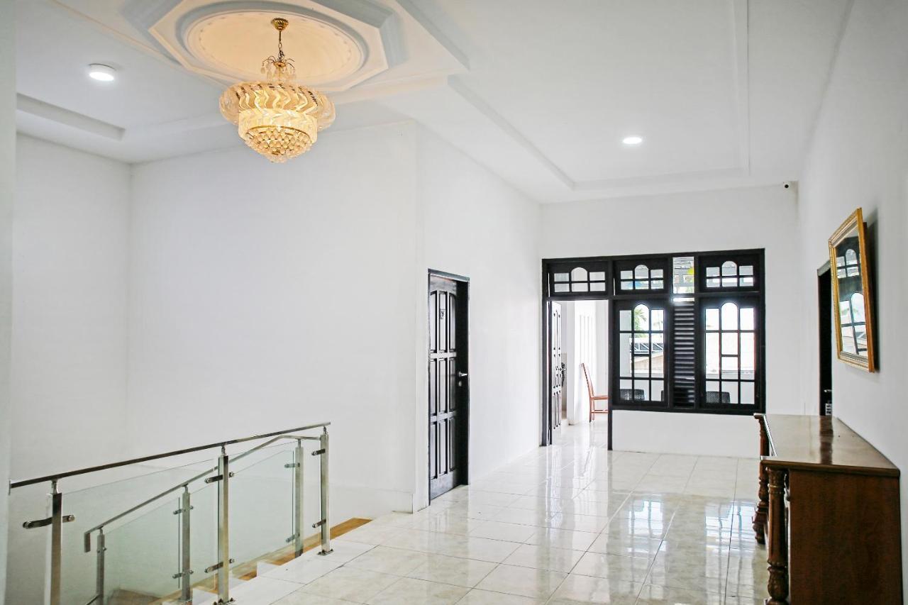 Oyo 90221 Makarim Guest House Syariah Pangkalanbuun Eksteriør bilde