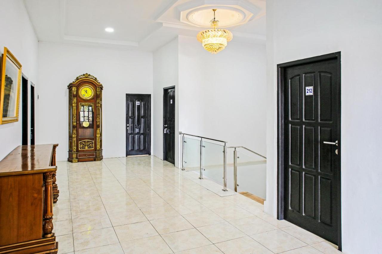 Oyo 90221 Makarim Guest House Syariah Pangkalanbuun Eksteriør bilde
