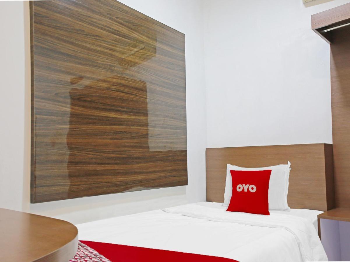 Oyo 90221 Makarim Guest House Syariah Pangkalanbuun Eksteriør bilde
