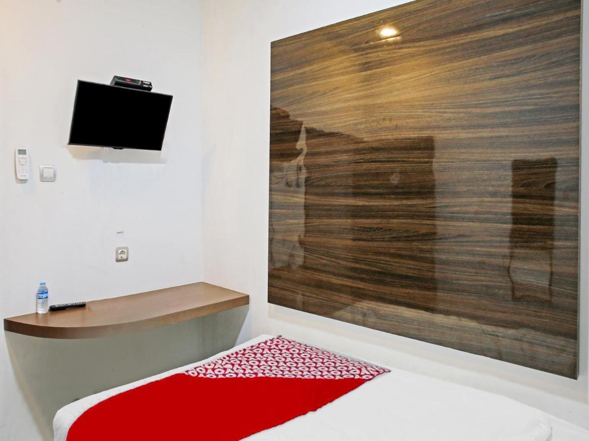 Oyo 90221 Makarim Guest House Syariah Pangkalanbuun Eksteriør bilde