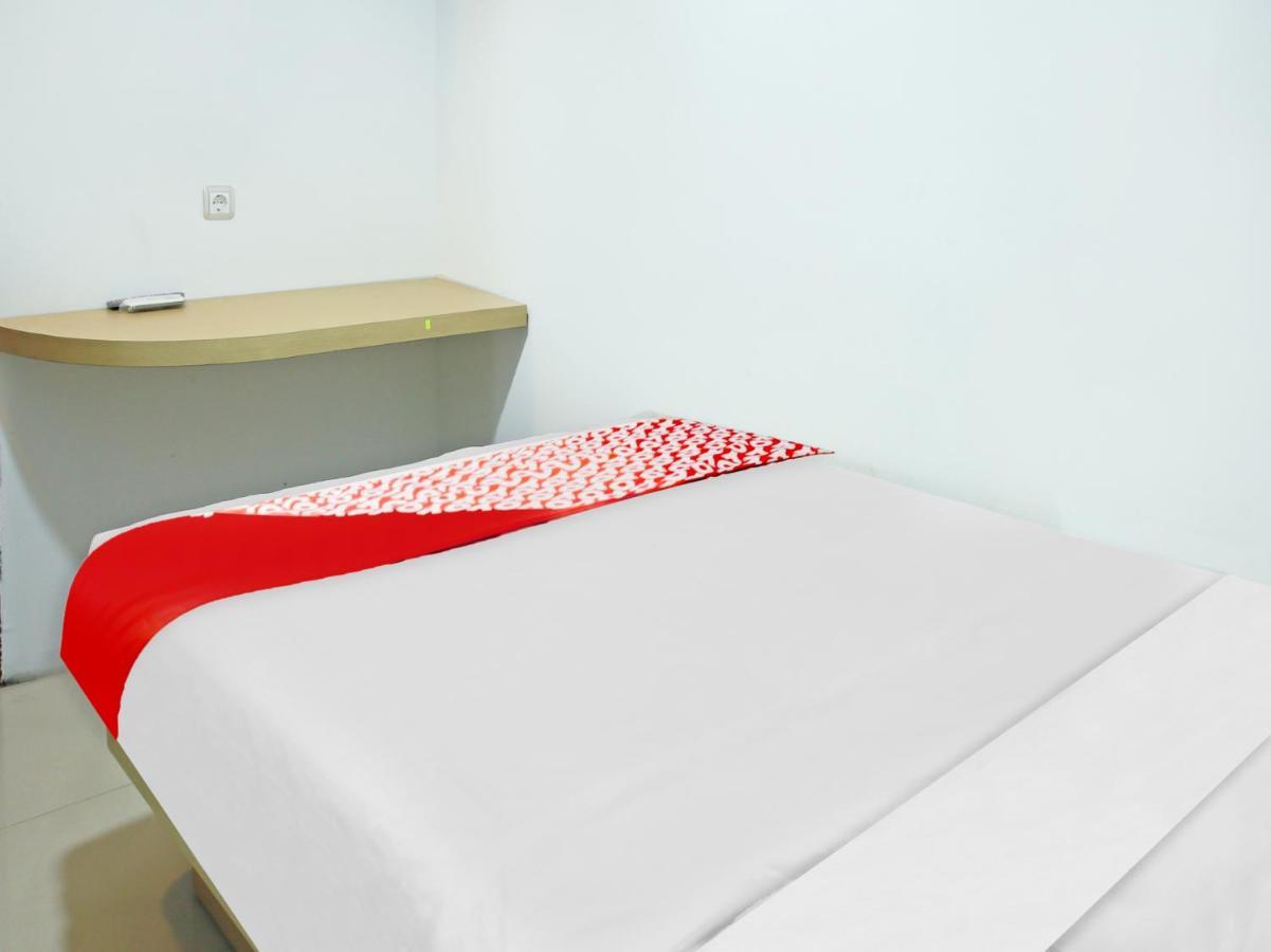 Oyo 90221 Makarim Guest House Syariah Pangkalanbuun Eksteriør bilde