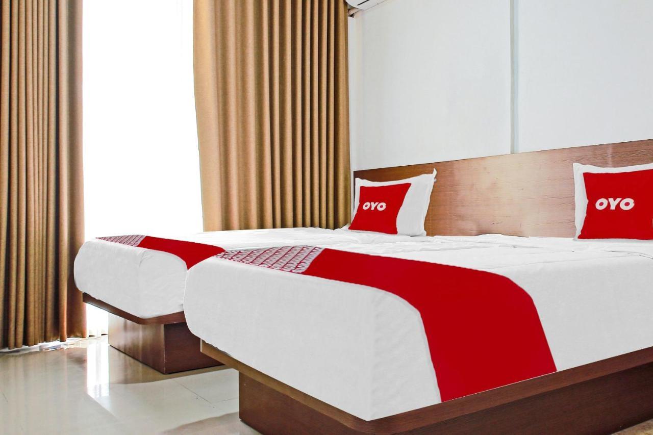 Oyo 90221 Makarim Guest House Syariah Pangkalanbuun Eksteriør bilde