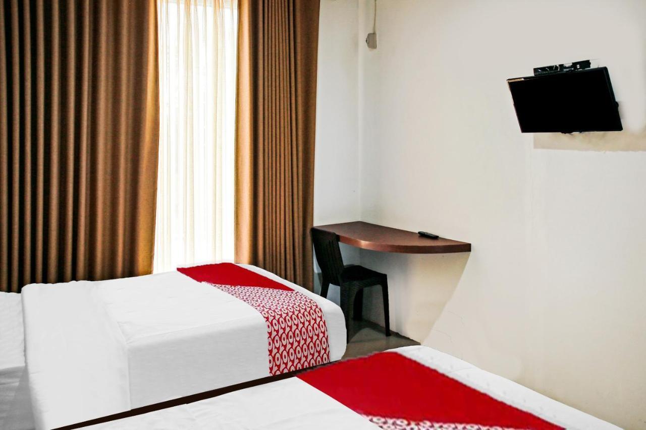 Oyo 90221 Makarim Guest House Syariah Pangkalanbuun Eksteriør bilde