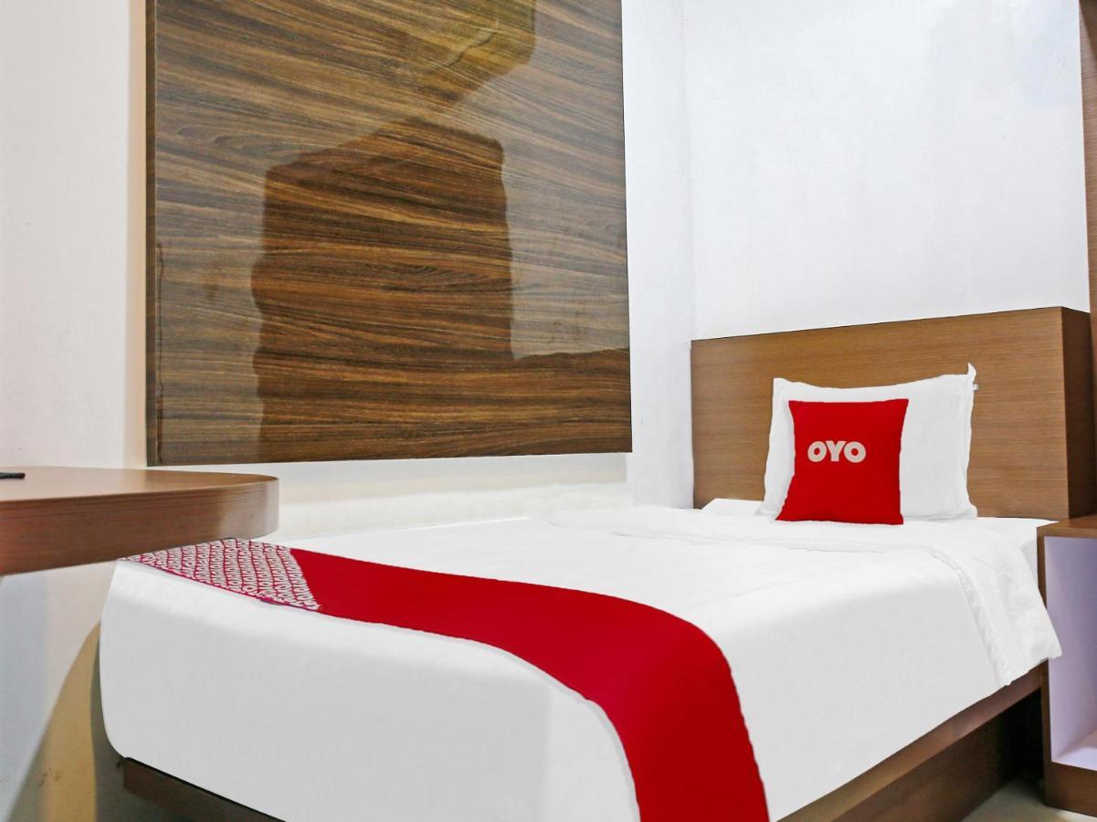 Oyo 90221 Makarim Guest House Syariah Pangkalanbuun Eksteriør bilde