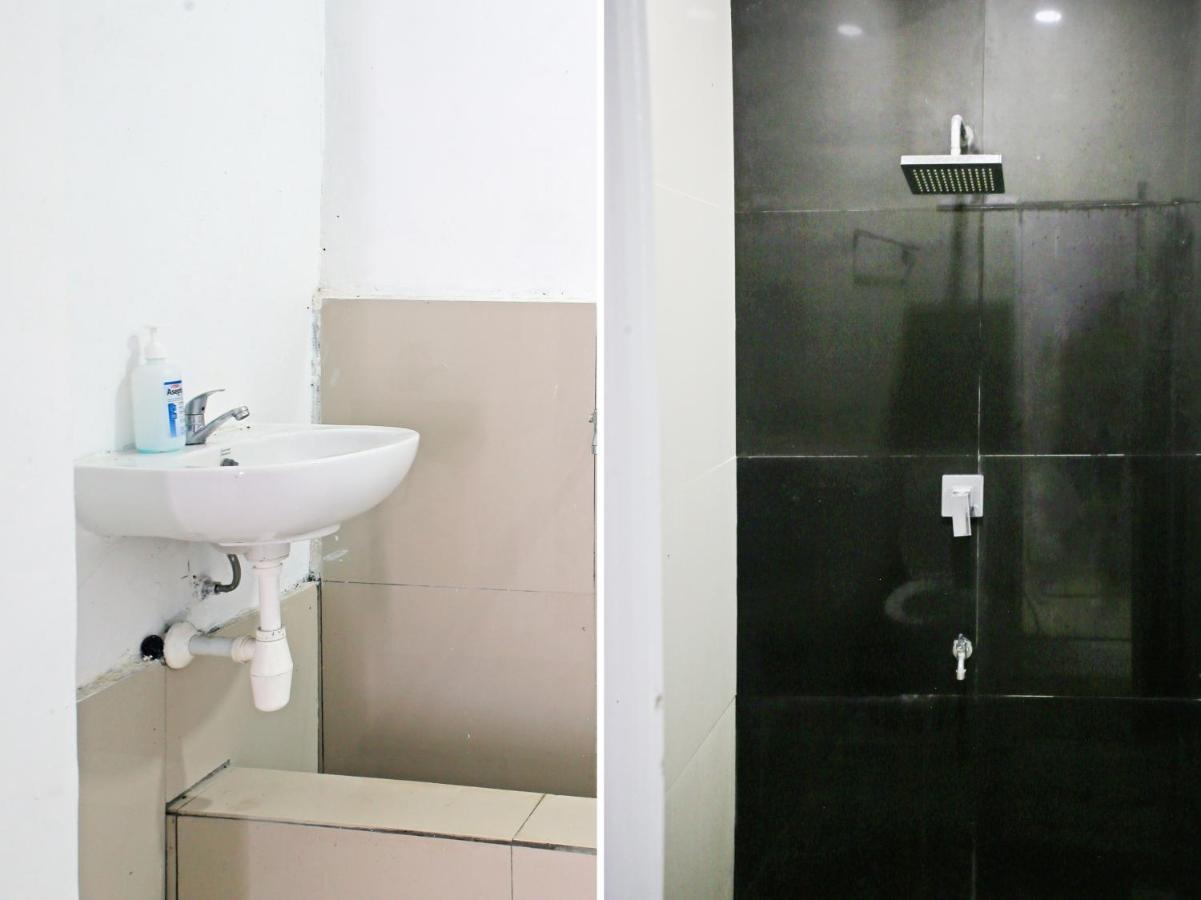 Oyo 90221 Makarim Guest House Syariah Pangkalanbuun Eksteriør bilde