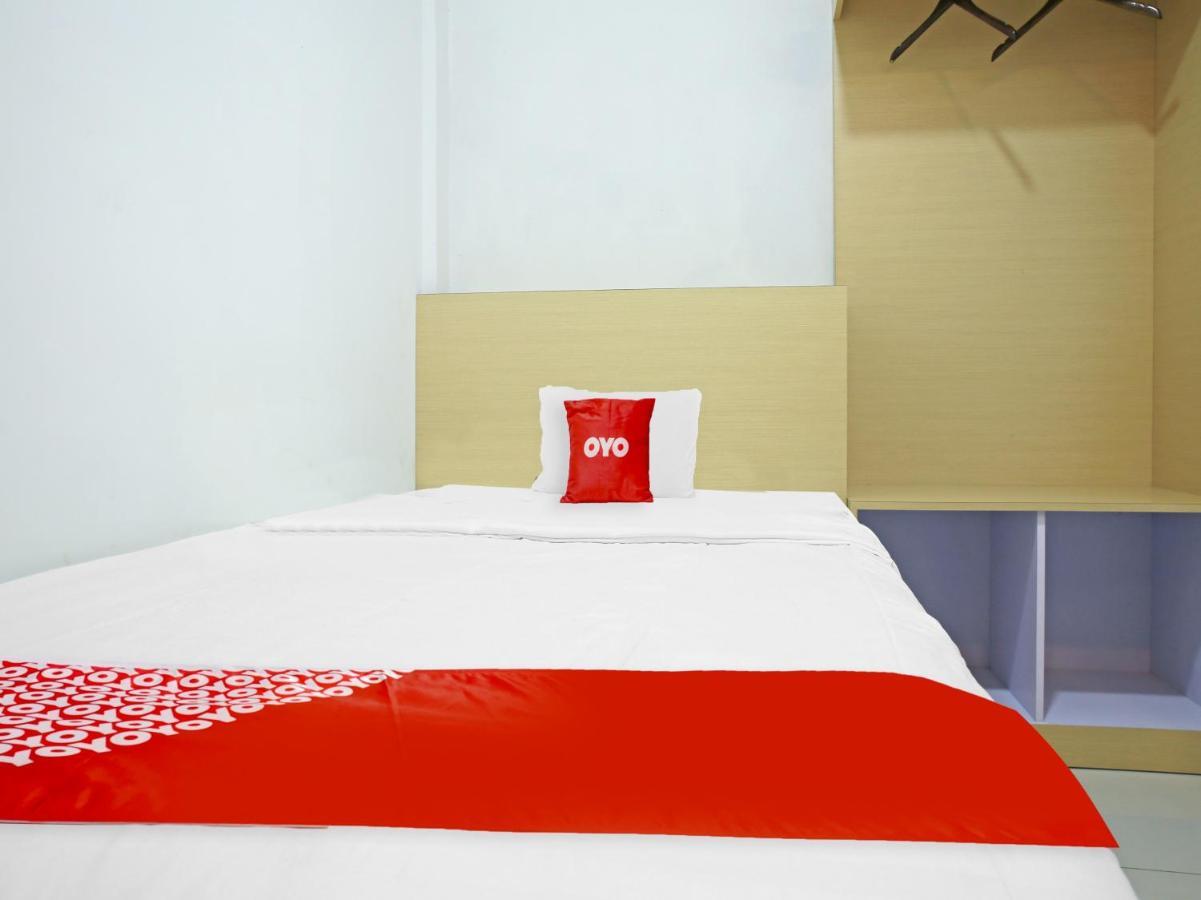 Oyo 90221 Makarim Guest House Syariah Pangkalanbuun Eksteriør bilde