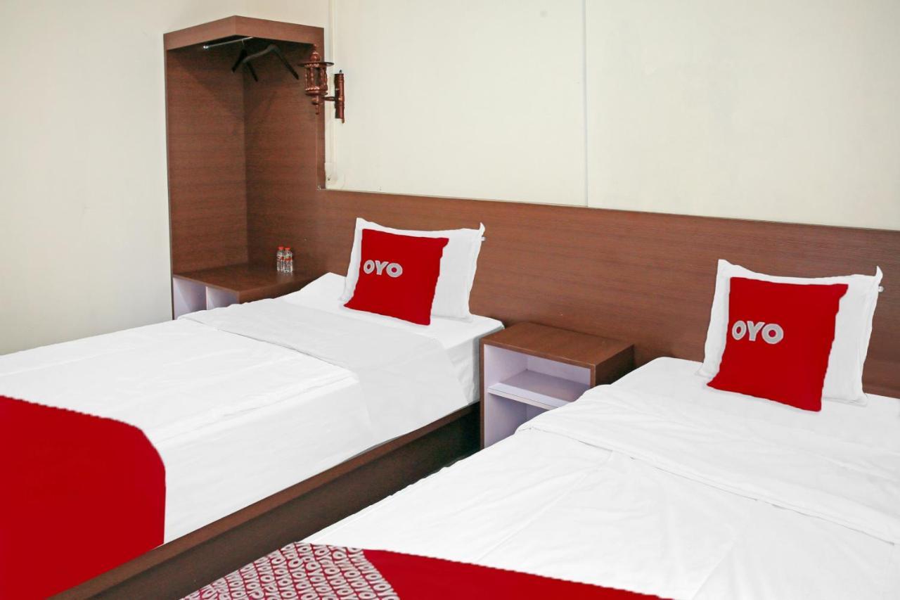 Oyo 90221 Makarim Guest House Syariah Pangkalanbuun Eksteriør bilde